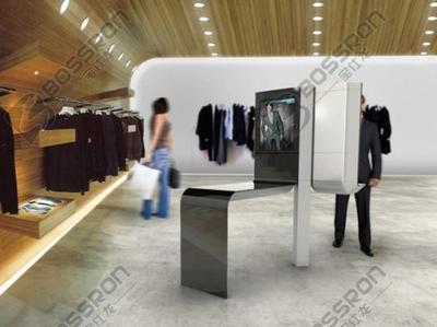 數字標牌助美眉掀開衣視界